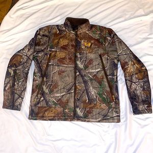 Men’s like new camo under armor jacket